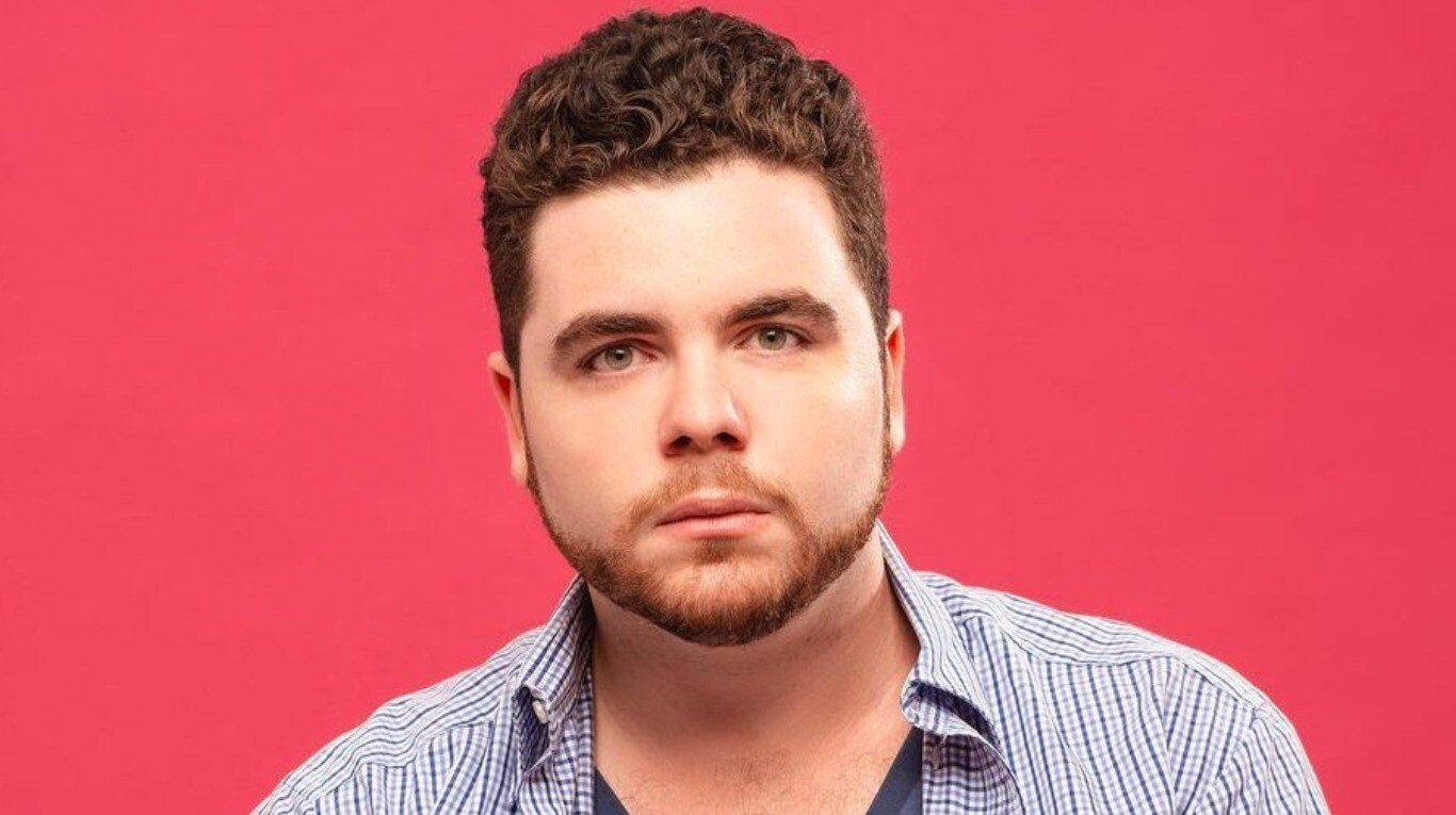 Gastón Cocchiarale: “´Tres´ es una comedia dramática que se ocupa de mostrar crudamente las micro violencias en las parejas establecida”