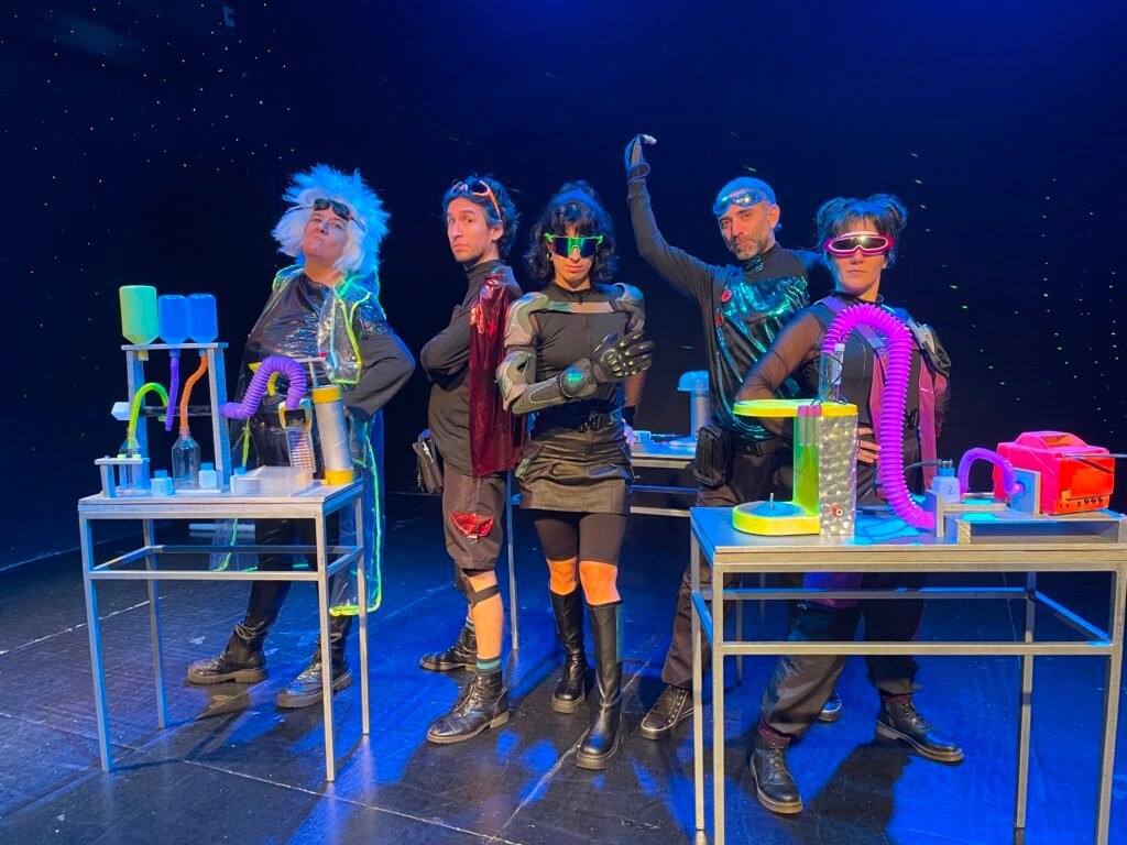 Vacaciones de Invierno en Moscú Teatro - “Invasión robot” y “Un poco de ruido” 1