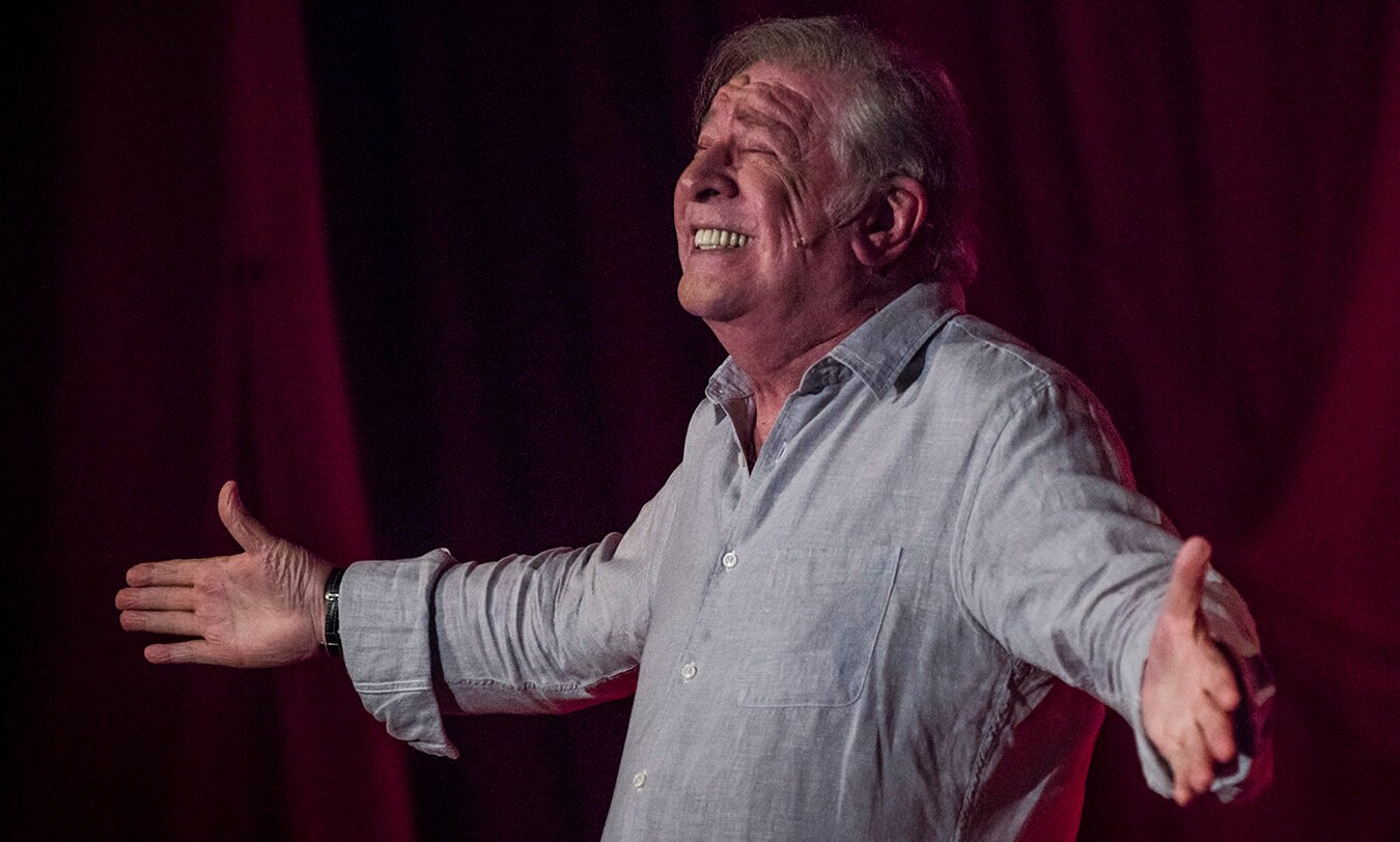 Arturo Puig regresa con “Buenas palabras” al Cine Teatro El Plata por únicas dos funciones