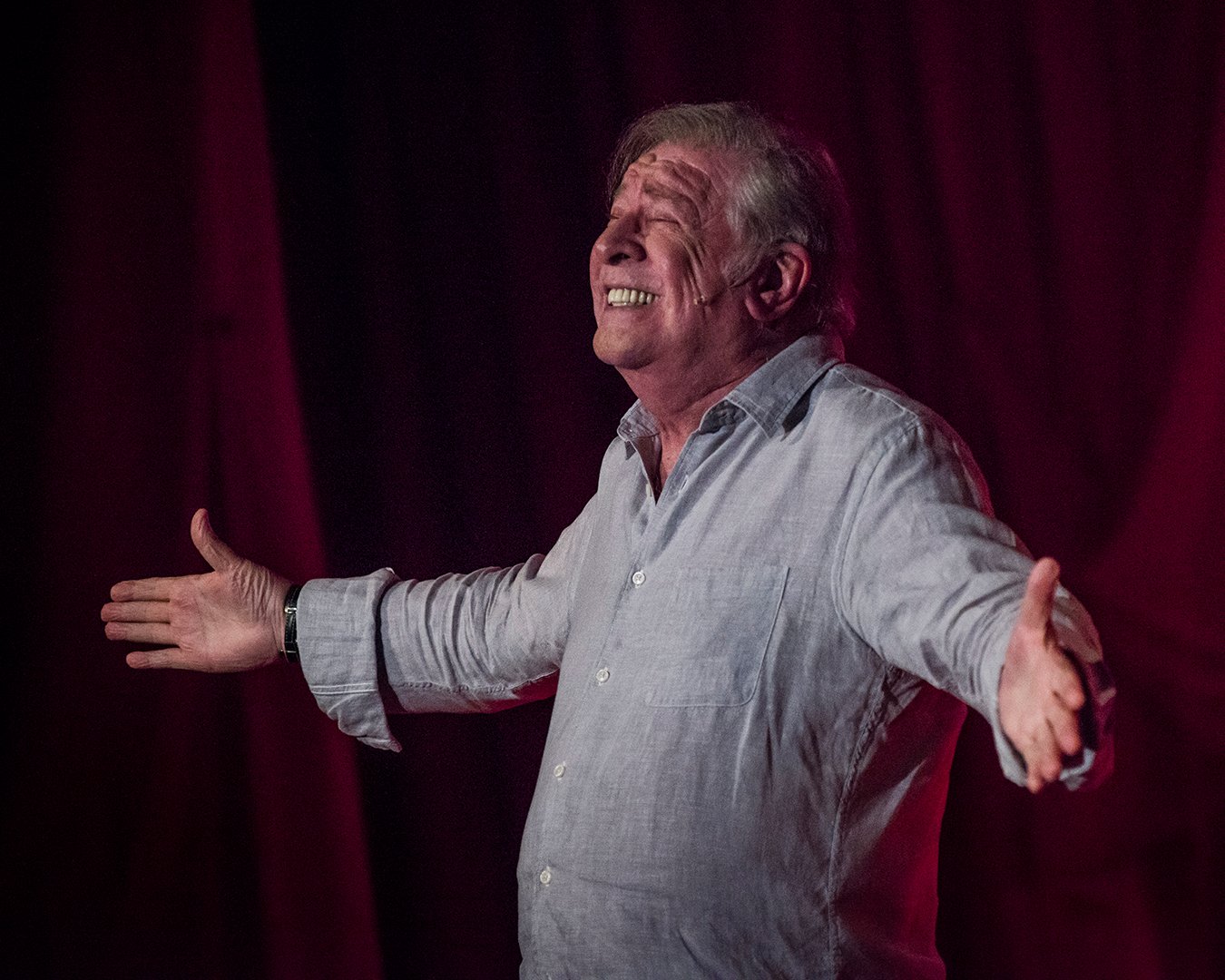 Arturo Puig regresa con “Buenas palabras” al Cine Teatro El Plata por únicas dos funciones
