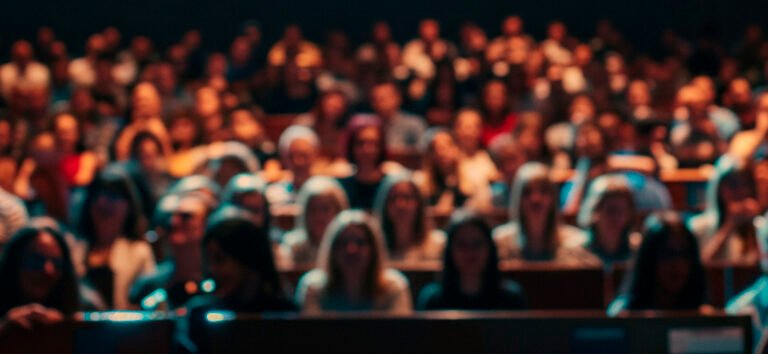 El teatro en CABA registró en agosto su tercer mes consecutivo con baja de espectadores
