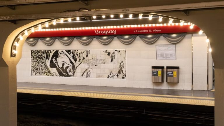 La estación Uruguay de la Línea B pasará a llamarse "Uruguay - Teatros"