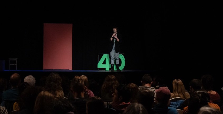 a-sala-llena-comenzo-el-festival-nevadas-escenicas-con-feliz-dia-de-sutottos-esce-1 | Escenarios Nacionales A sala llena comenzó el Festival Nevadas Escénicas con